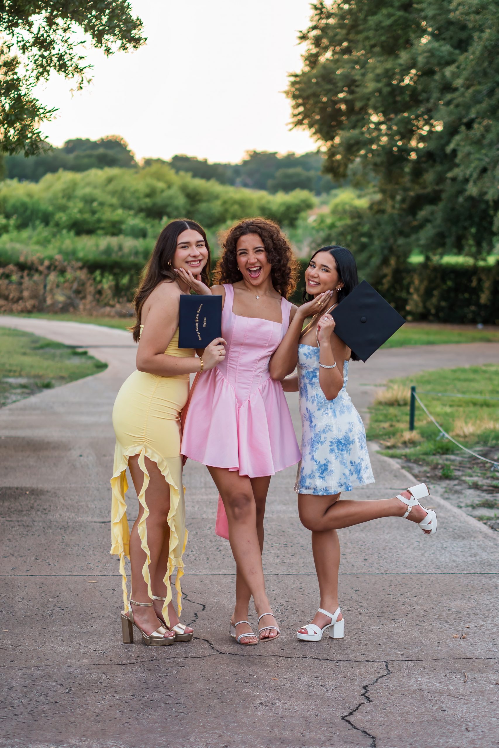 Friends portrait photographed by Saul Disla
